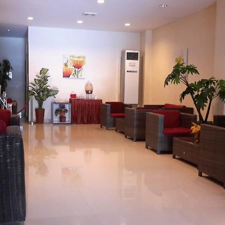 Hotel Matos Jayapura Extérieur photo