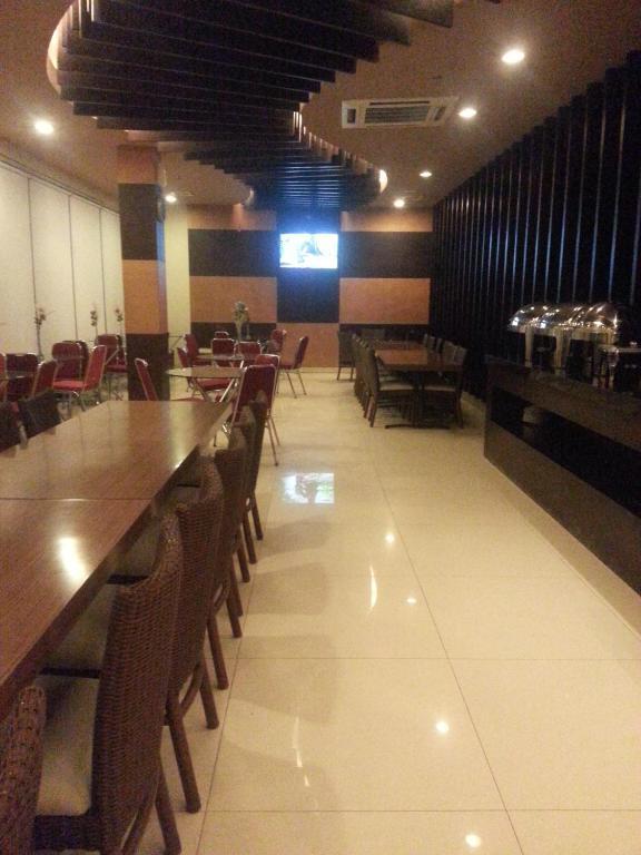 Hotel Matos Jayapura Extérieur photo